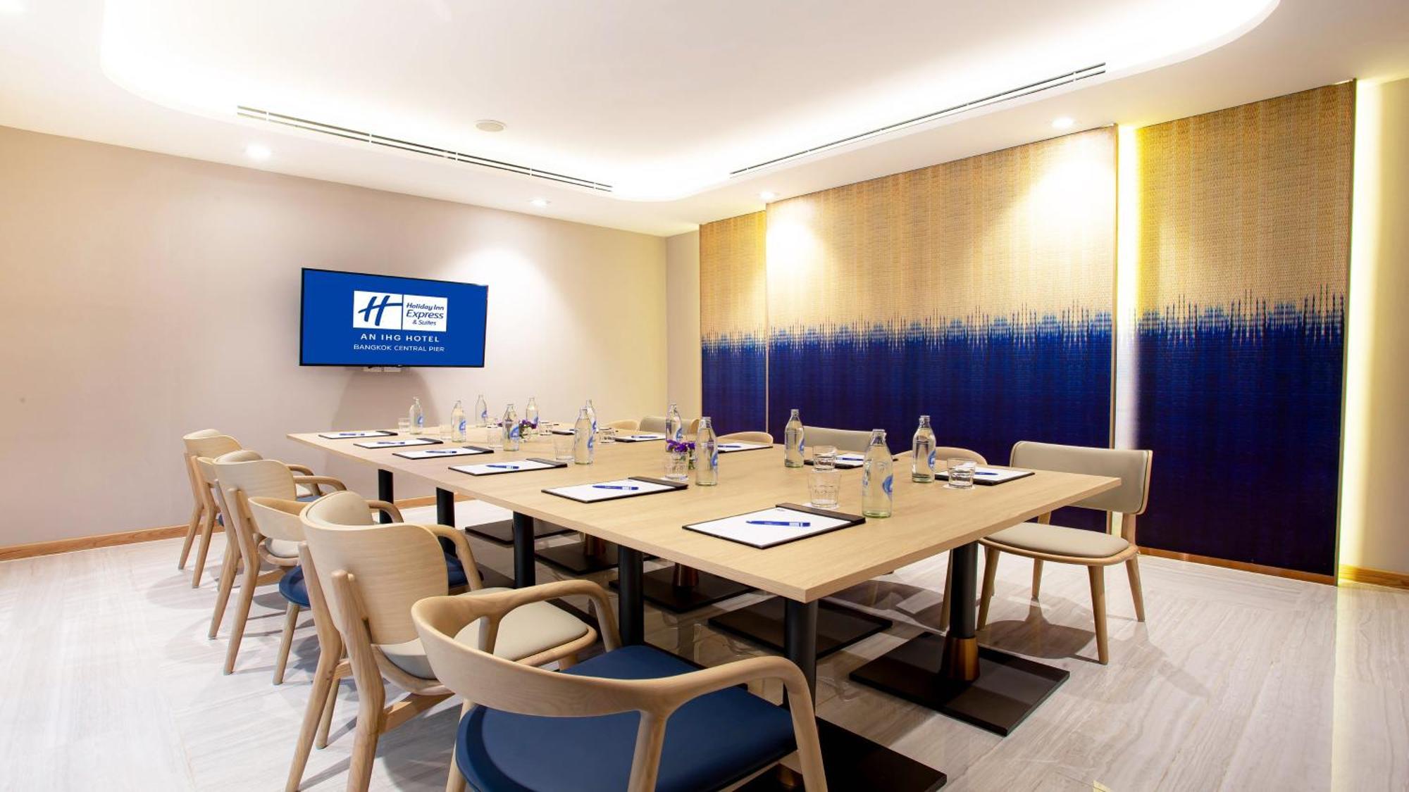 Holiday Inn Express & Suites Bangkok Central Pier By Ihg Banguecoque Exterior foto