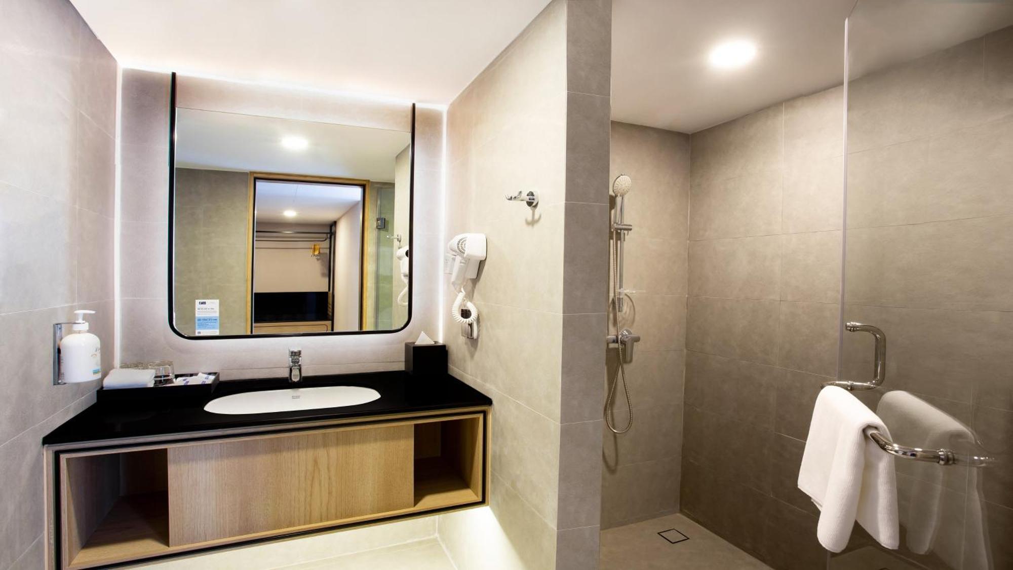 Holiday Inn Express & Suites Bangkok Central Pier By Ihg Banguecoque Exterior foto